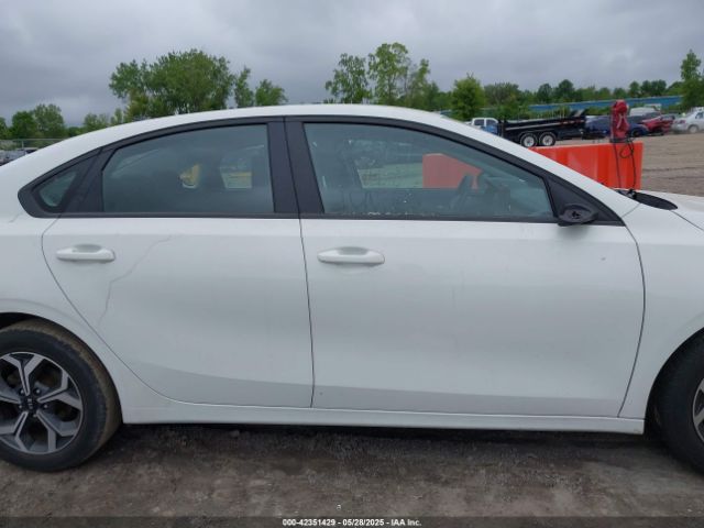 3KPF24AD0KE008235 KIA Forte Lxs