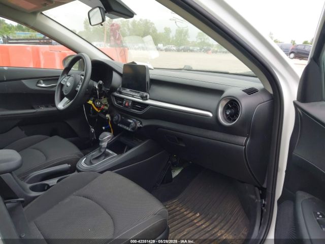 3KPF24AD0KE008235 KIA Forte Lxs