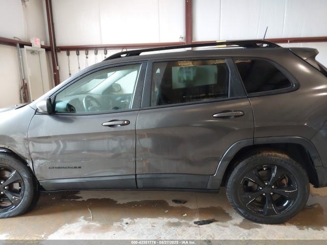 1C4PJMCB8GW115386 Jeep Cherokee Altitude
