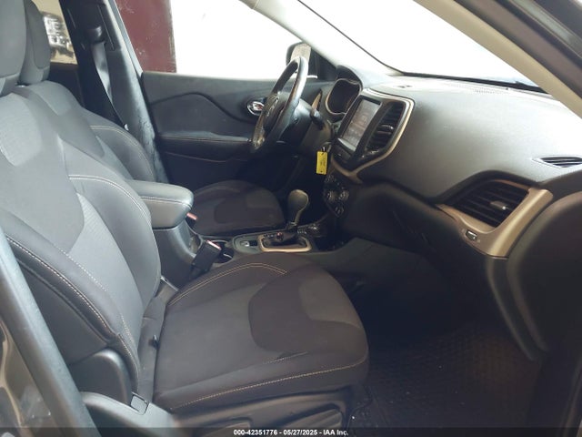 1C4PJMCB8GW115386 Jeep Cherokee Altitude