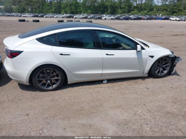 5YJ3E1EA8MF871483 Tesla 2021