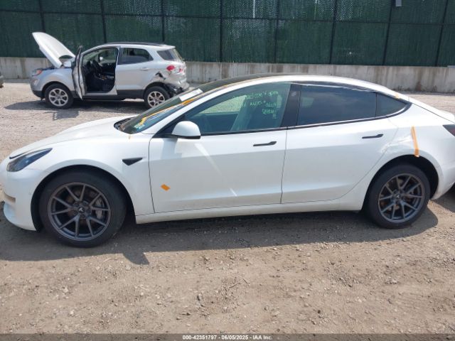 5YJ3E1EA8MF871483 Tesla 2021