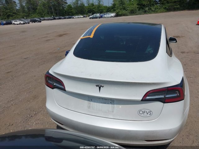 5YJ3E1EA8MF871483 Tesla 2021