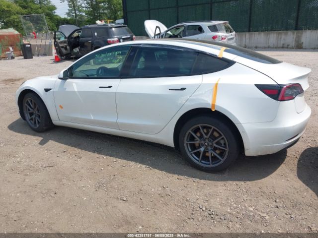 5YJ3E1EA8MF871483 Tesla 2021