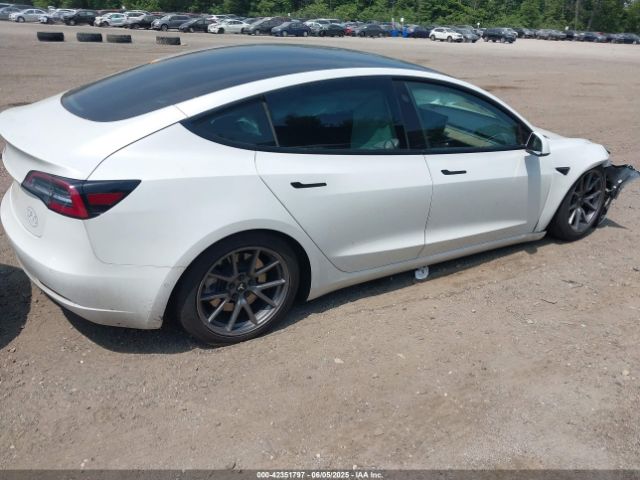 5YJ3E1EA8MF871483 Tesla 2021