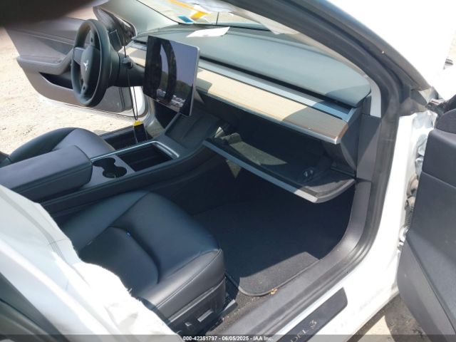 5YJ3E1EA8MF871483 Tesla 2021