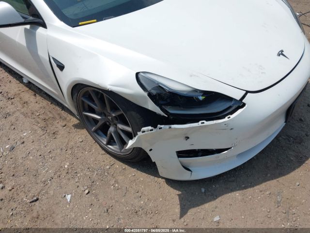5YJ3E1EA8MF871483 Tesla 2021