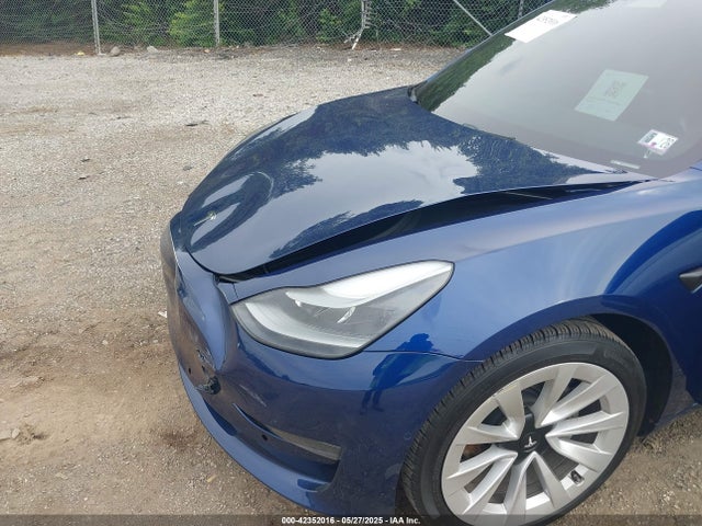 5YJ3E1EA9NF199483 Tesla 2022