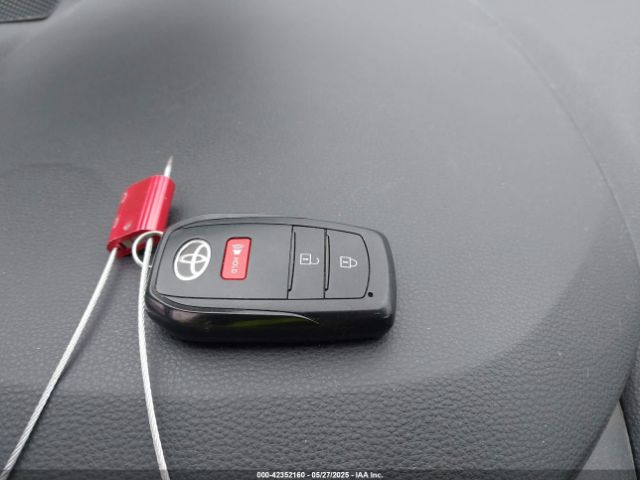 7MUCAABG1NV042004 Toyota Corolla Cross Le