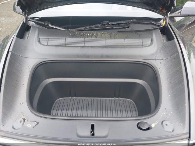 2026 TESLA MODEL Y 7SAYGDEE6TF325724 Photo 9
