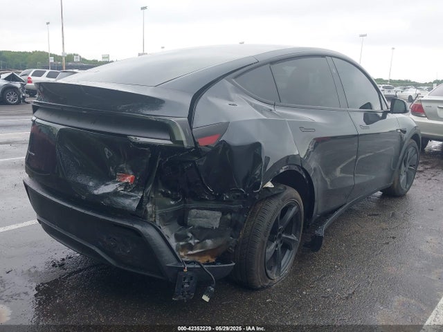 2026 TESLA MODEL Y 7SAYGDEE6TF325724 Photo 3