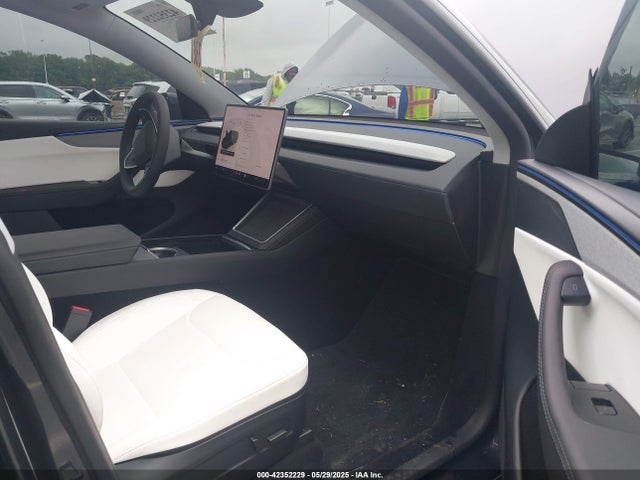 2026 TESLA MODEL Y 7SAYGDEE6TF325724 Photo 4