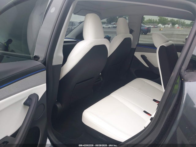 2026 TESLA MODEL Y 7SAYGDEE6TF325724 Photo 7
