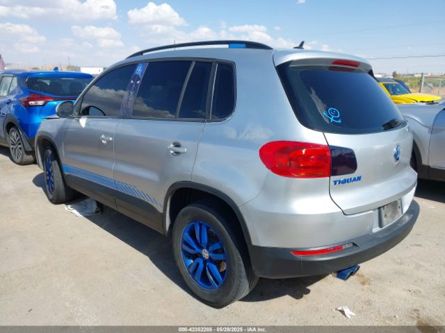 2016 VOLKSWAGEN TIGUAN WVGAV7AX9GW567790 Photo 2