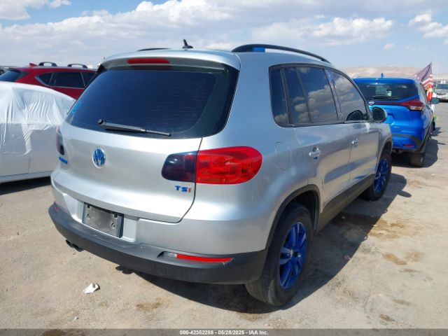 2016 VOLKSWAGEN TIGUAN WVGAV7AX9GW567790 Photo 3