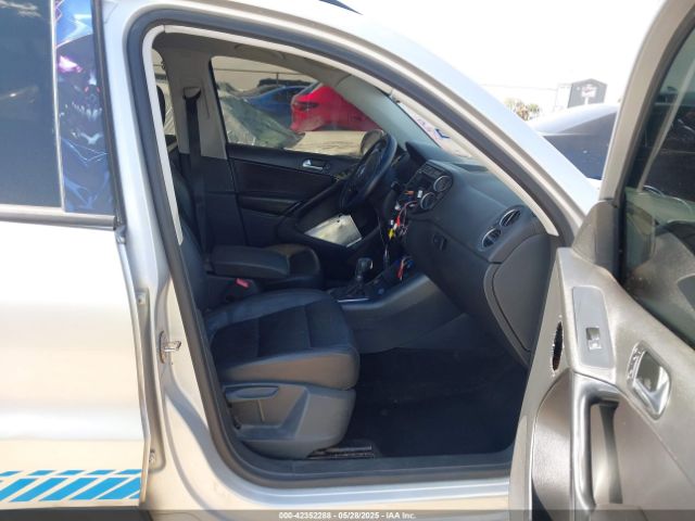 2016 VOLKSWAGEN TIGUAN WVGAV7AX9GW567790 Photo 4