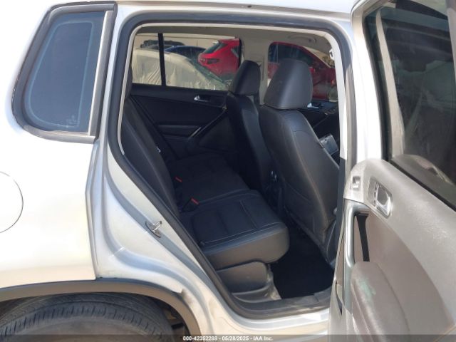 2016 VOLKSWAGEN TIGUAN WVGAV7AX9GW567790 Photo 7