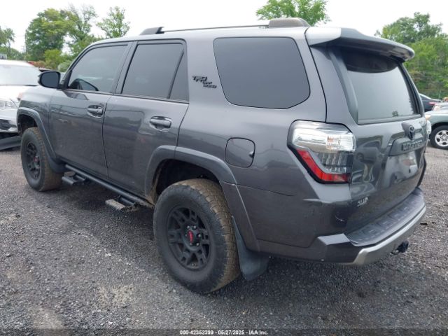 2018 TOYOTA 4RUNNER JTEBU5JR7J5588342 Photo 2