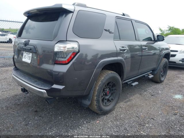 2018 TOYOTA 4RUNNER JTEBU5JR7J5588342 Photo 3