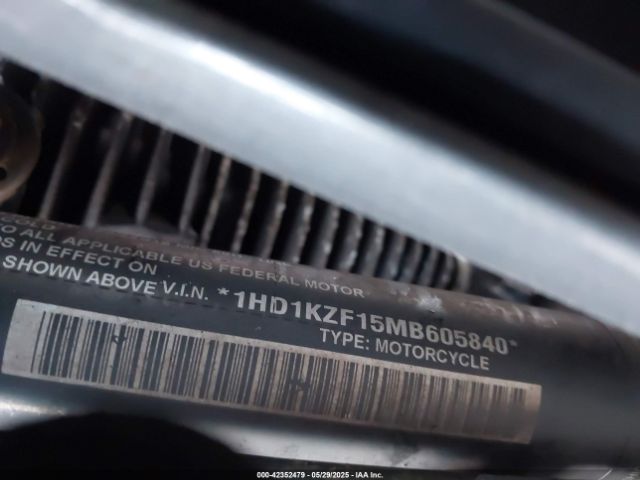 2021 HARLEY-DAVIDSON FLTRK 1HD1KZF15MB605840 Photo 9