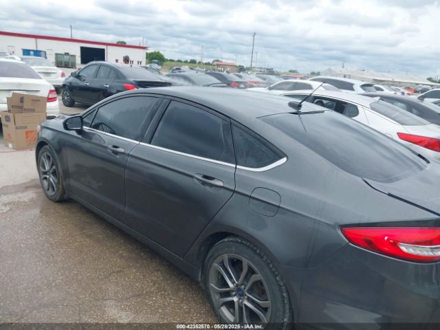 3FA6P0HD3HR327877 Ford FUSION SE