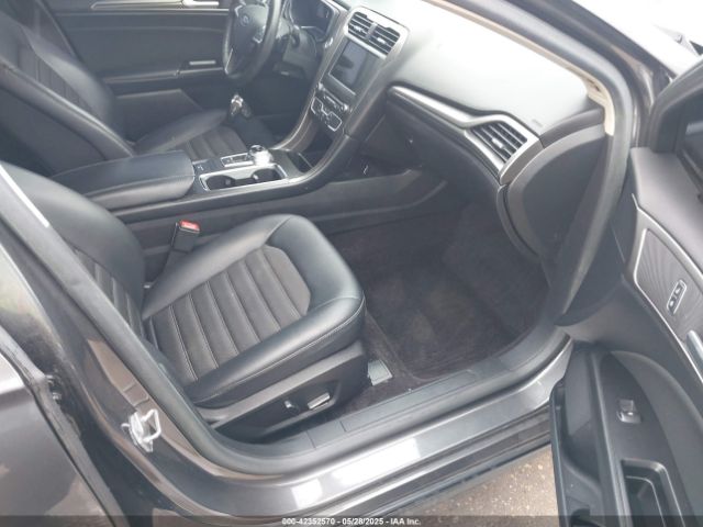 3FA6P0HD3HR327877 Ford FUSION SE