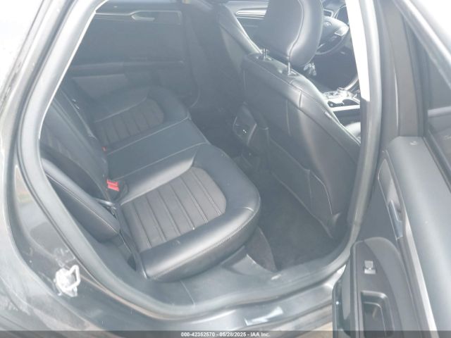 3FA6P0HD3HR327877 Ford FUSION SE