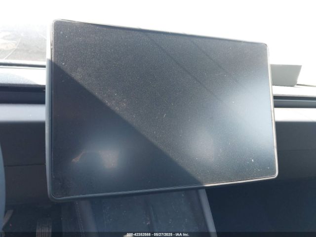 5YJ3E1EA3SF981743 Tesla MODEL 3