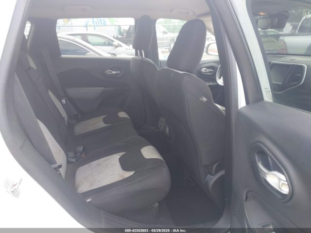1C4PJLCB0EW212833 Jeep Cherokee Latitude