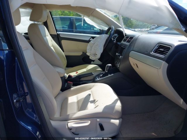 3VWD17AJ1EM383107 Volkswagen Jetta