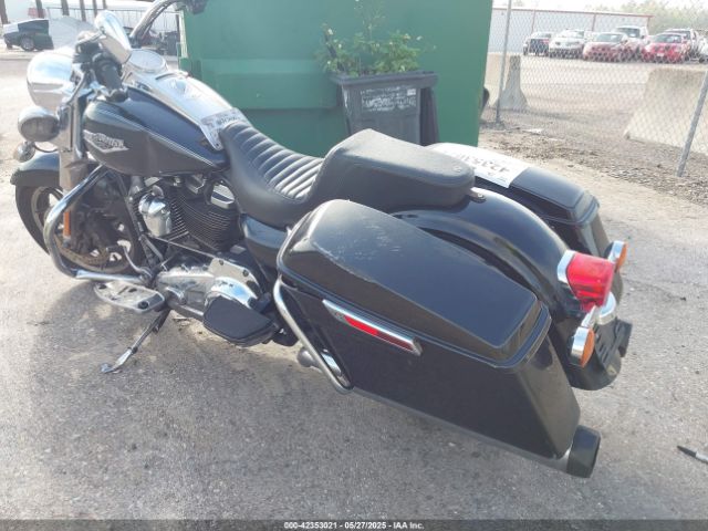 2018 HARLEY-DAVIDSON FLHR 1HD1FBC11JB660474 Photo 2
