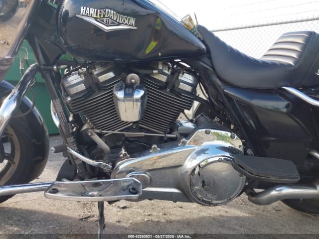 2018 HARLEY-DAVIDSON FLHR 1HD1FBC11JB660474 Photo 8