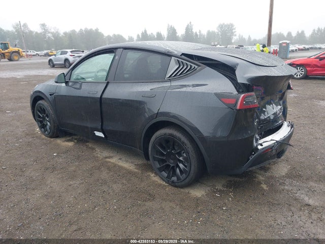 2025 TESLA MODEL Y 7SAYGDEE5SF262744 Photo 2