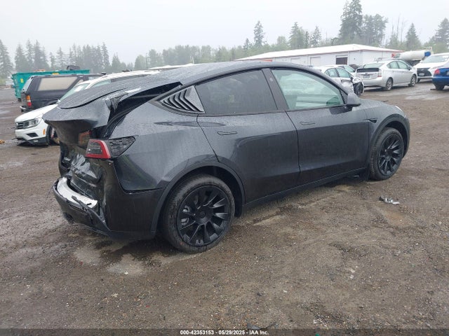 2025 TESLA MODEL Y 7SAYGDEE5SF262744 Photo 3
