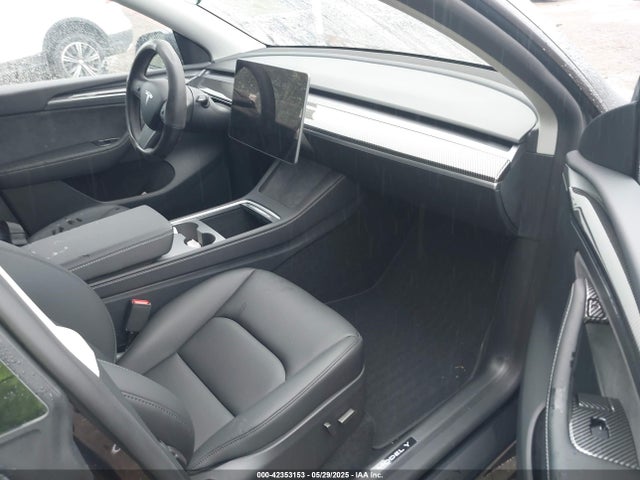 2025 TESLA MODEL Y 7SAYGDEE5SF262744 Photo 4