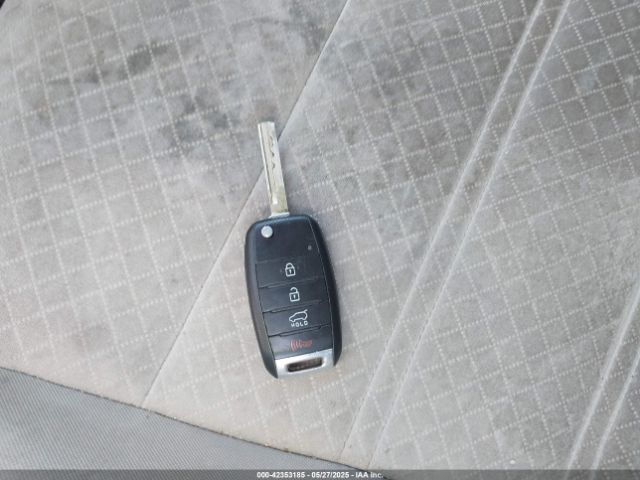 5XYPG4A50GG018613 KIA Sorento 3.3l Lx