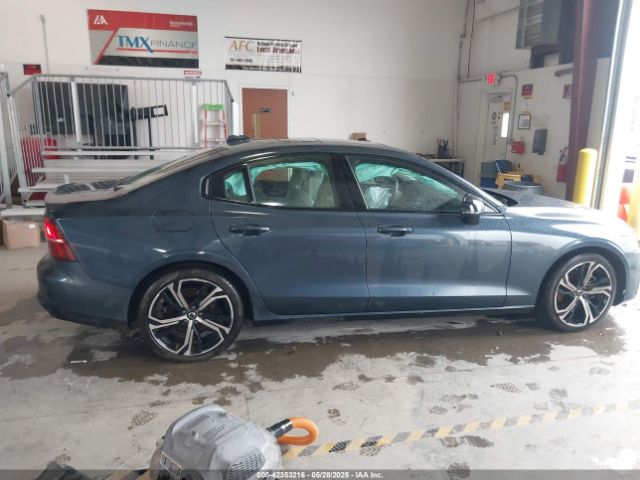 7JRL12FL0RG295565 Volvo S60 B5 Plus Dark Theme