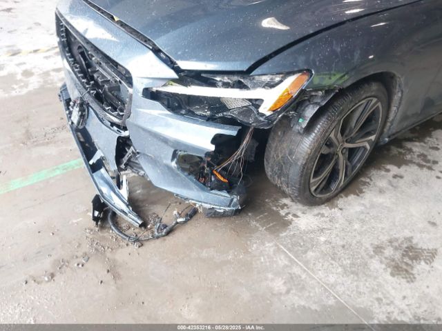 7JRL12FL0RG295565 Volvo S60 B5 Plus Dark Theme