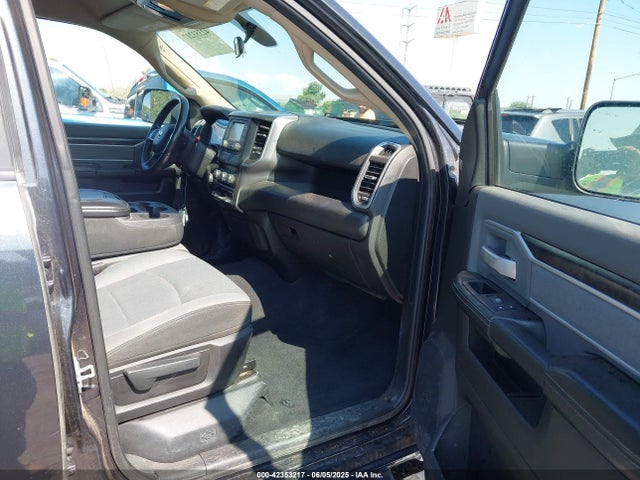 42353217 :رقم المزاد ، 3C6UR5DJ4KG666629 vin ، 2019 Ram 2500 Big Horn  4x4 6'4 Box مزاد بيع