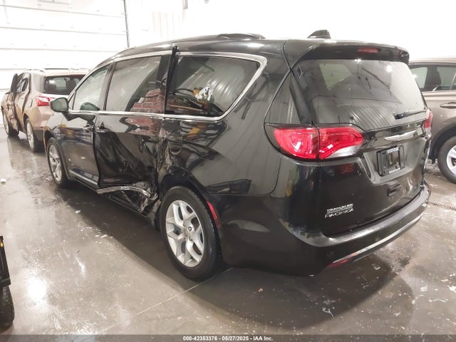 42353376 :رقم المزاد ، 2C4RC1BG7HR507820 vin ، 2017 Chrysler Pacifica Touring-l مزاد بيع