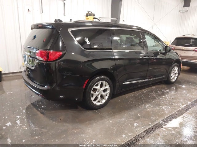 42353376 :رقم المزاد ، 2C4RC1BG7HR507820 vin ، 2017 Chrysler Pacifica Touring-l مزاد بيع