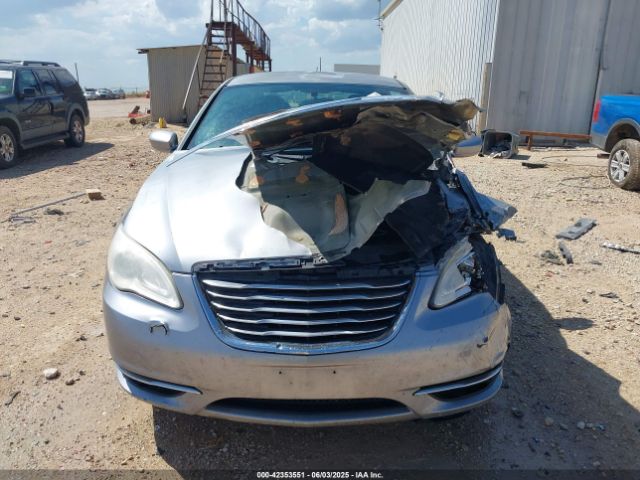 1C3CCBAB4EN141488 Chrysler 200 LX