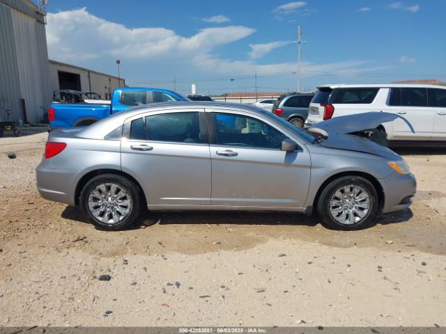 1C3CCBAB4EN141488 Chrysler 200 LX
