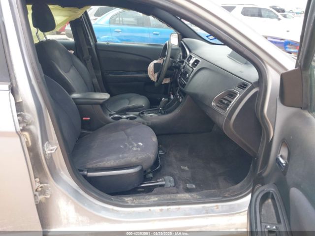 1C3CCBAB4EN141488 Chrysler 200 LX