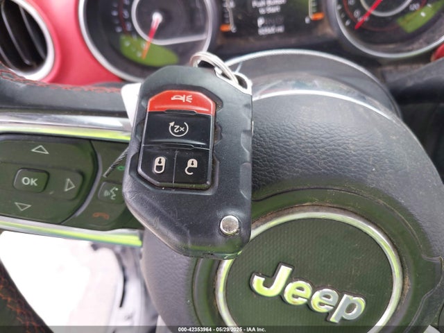 1C4HJXFG4JW126387 Jeep 2018