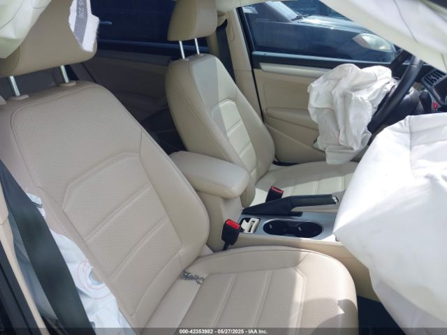 2019 VOLKSWAGEN PASSAT 1VWLA7A30KC013101 Photo 4