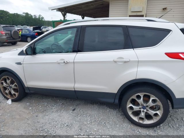 1FMCU9J90EUA18660 Ford Escape Titanium