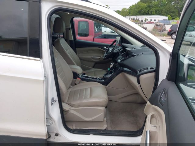 1FMCU9J90EUA18660 Ford Escape Titanium