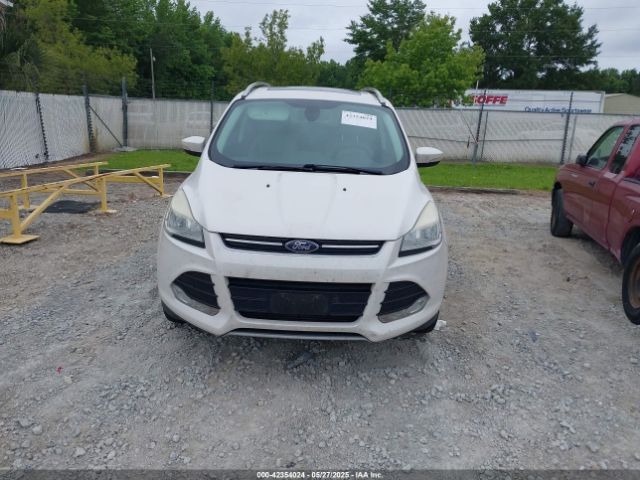 1FMCU9J90EUA18660 Ford Escape Titanium