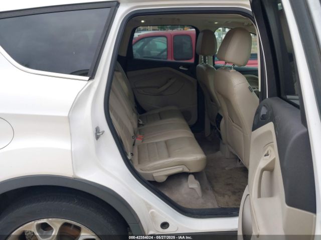 1FMCU9J90EUA18660 Ford Escape Titanium